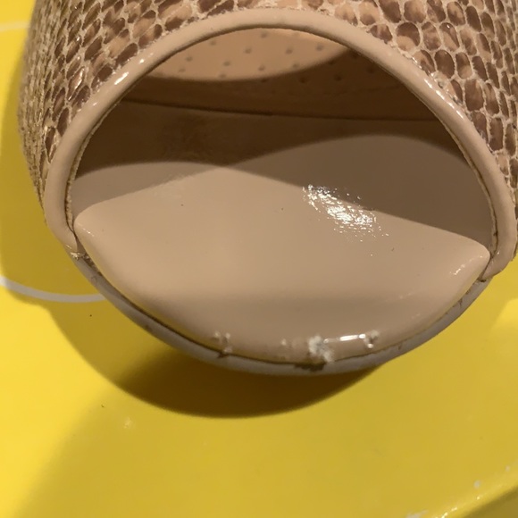 Joan & David Pumps - Picture 3 of 4